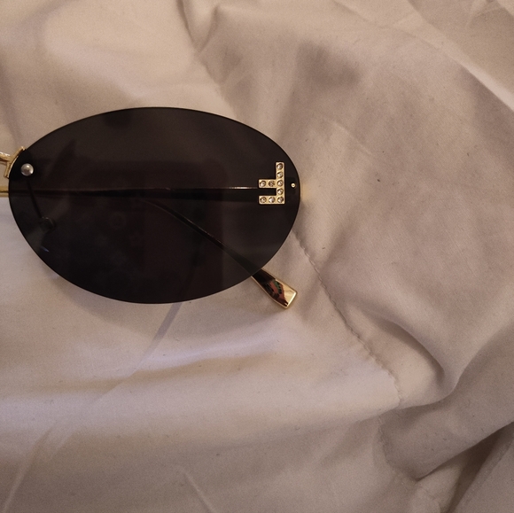 New Oval Black & Gold Sunglasses F Letter Rhinestone Detail Designer Inspired FF - Picture 2 of 9